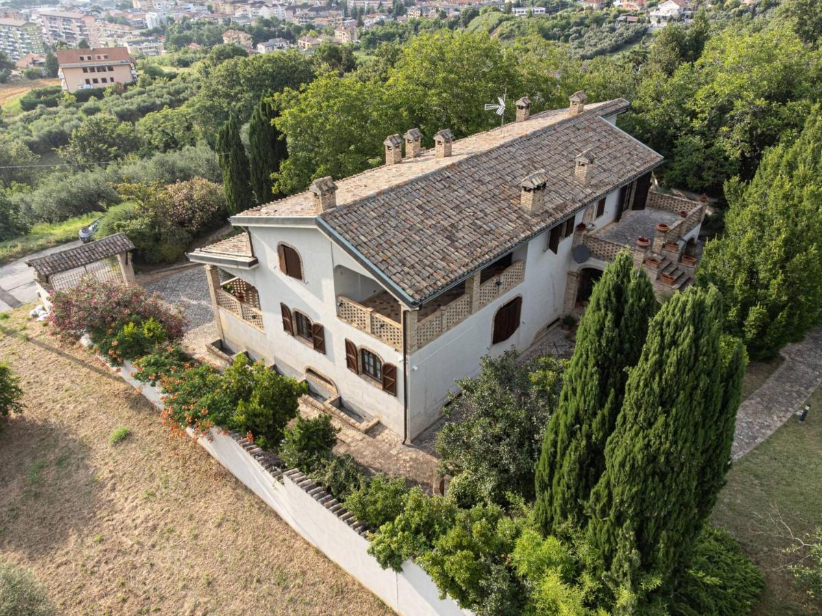 B&B Villa Dei Desideri Chieti Bagian luar foto