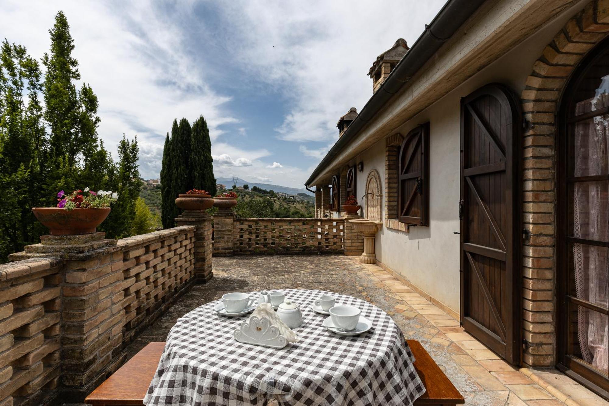B&B Villa Dei Desideri Chieti Bagian luar foto